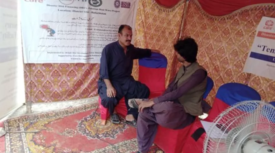 Researchers from GLOW Consultants interviewing people accessing the cooling facilities in 2022